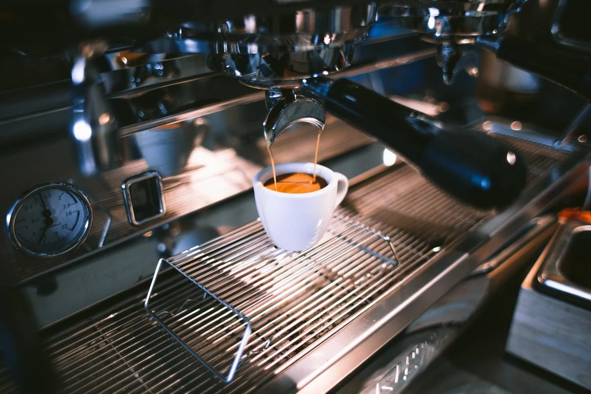 Een vers gezette koffie bij Kaldi